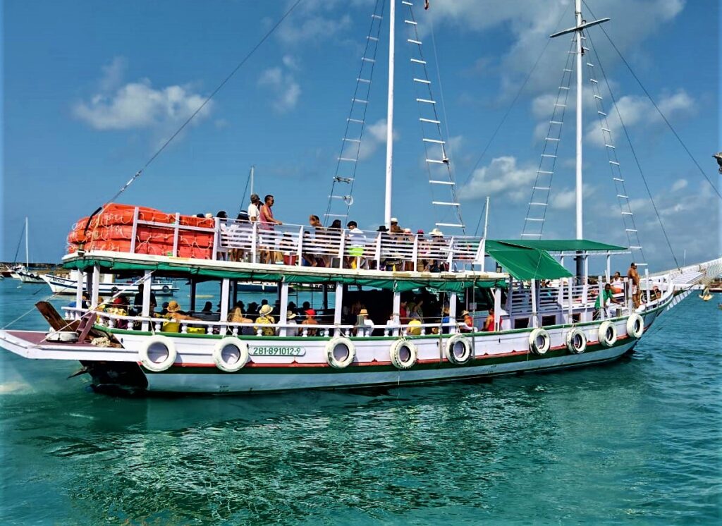 Passeio às ilhas: Central de Escunas - Passeios de barco pela Baia de Todos os Santos