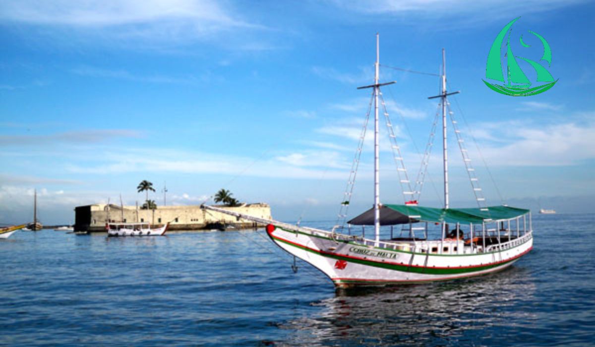 Central de Escunas - Escuna Cruz de Malta: Ancorada no Forte São Marcelo