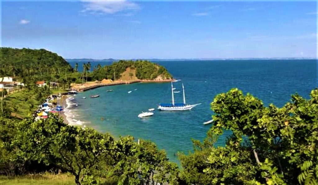 Central de Escunas - Praia da Ilha dos Frades vista de cima