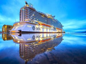 Proibidos de embarcar: Navios de cruzeiros - Navio MSC Seaview atracado no porto - Crédito: Divulgação MSC Cruzeiro